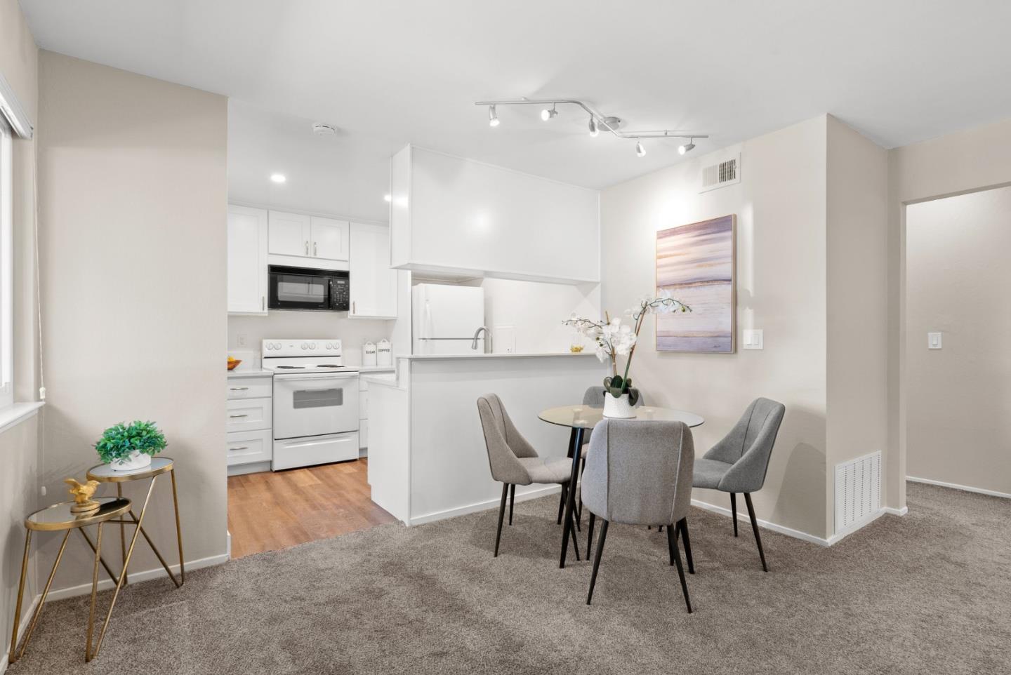 Detail Gallery Image 9 of 22 For 350 N 1st St #1,  Campbell,  CA 95008 - 2 Beds | 1 Baths