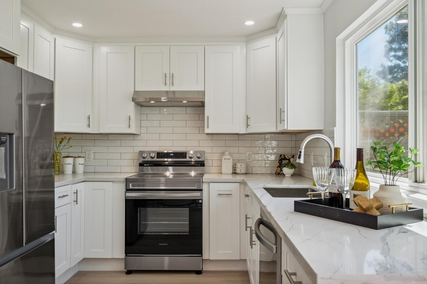 Detail Gallery Image 10 of 44 For 965 Marquette Ln, Foster City,  CA 94404 - 3 Beds | 2/1 Baths