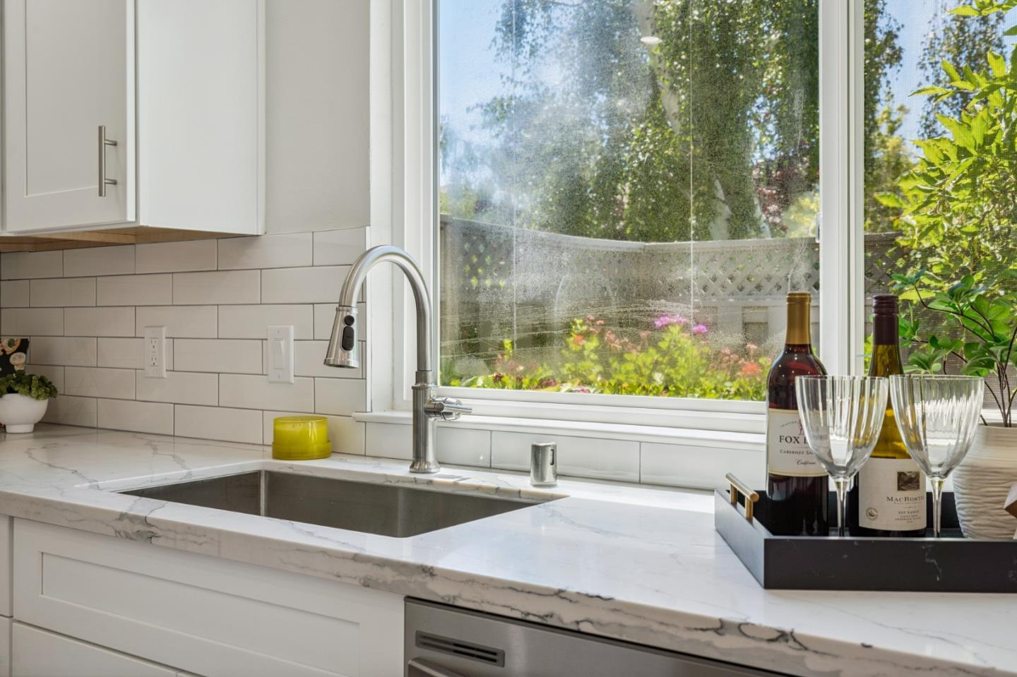 Detail Gallery Image 11 of 44 For 965 Marquette Ln, Foster City,  CA 94404 - 3 Beds | 2/1 Baths