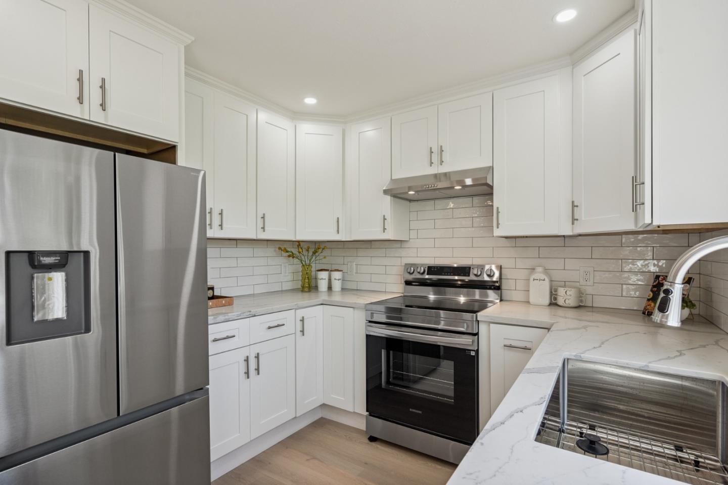 Detail Gallery Image 12 of 44 For 965 Marquette Ln, Foster City,  CA 94404 - 3 Beds | 2/1 Baths