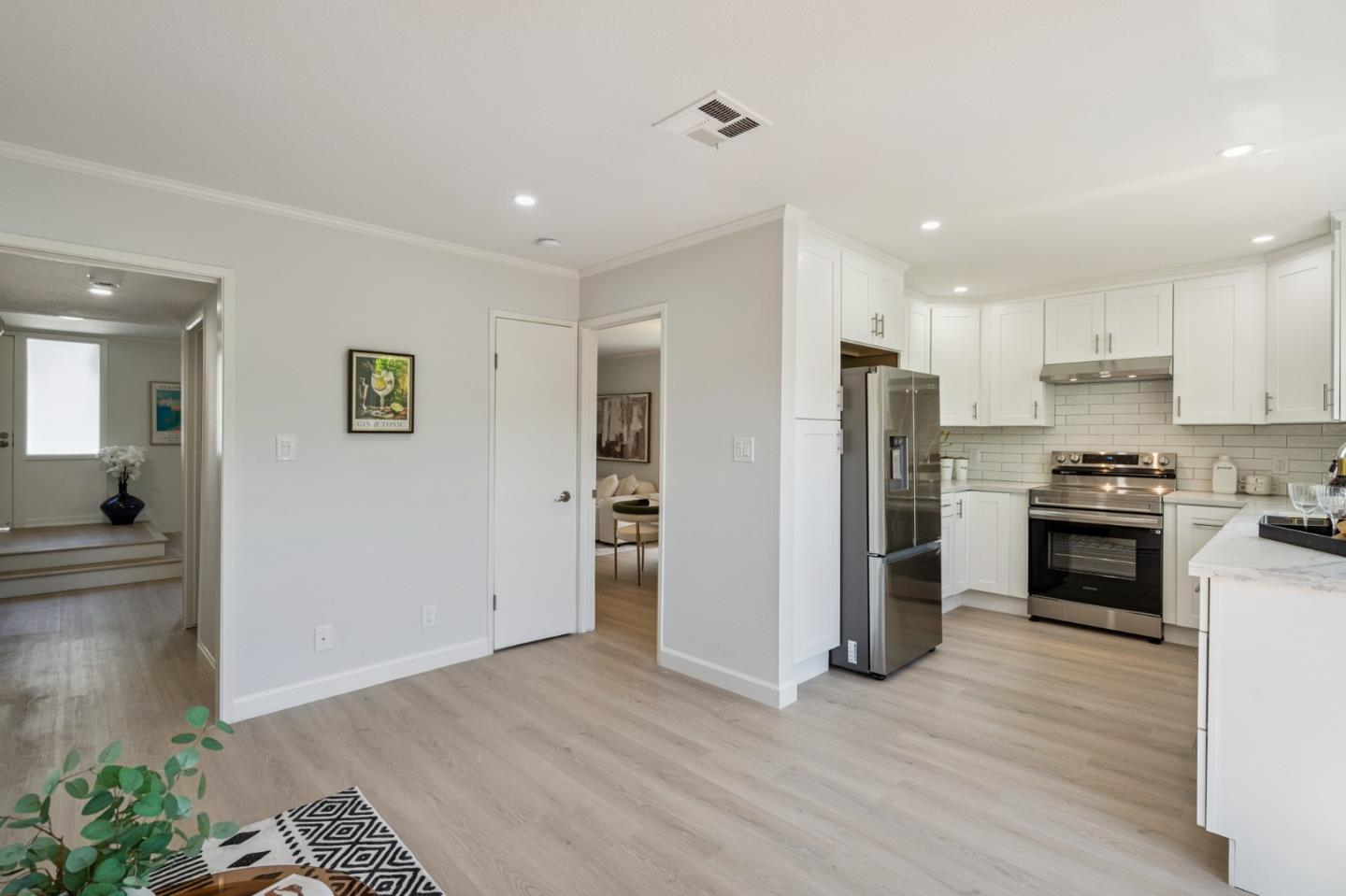 Detail Gallery Image 15 of 44 For 965 Marquette Ln, Foster City,  CA 94404 - 3 Beds | 2/1 Baths