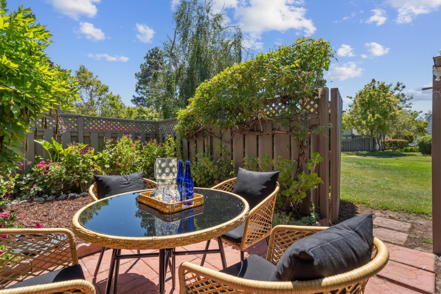 Detail Gallery Image 17 of 44 For 965 Marquette Ln, Foster City,  CA 94404 - 3 Beds | 2/1 Baths