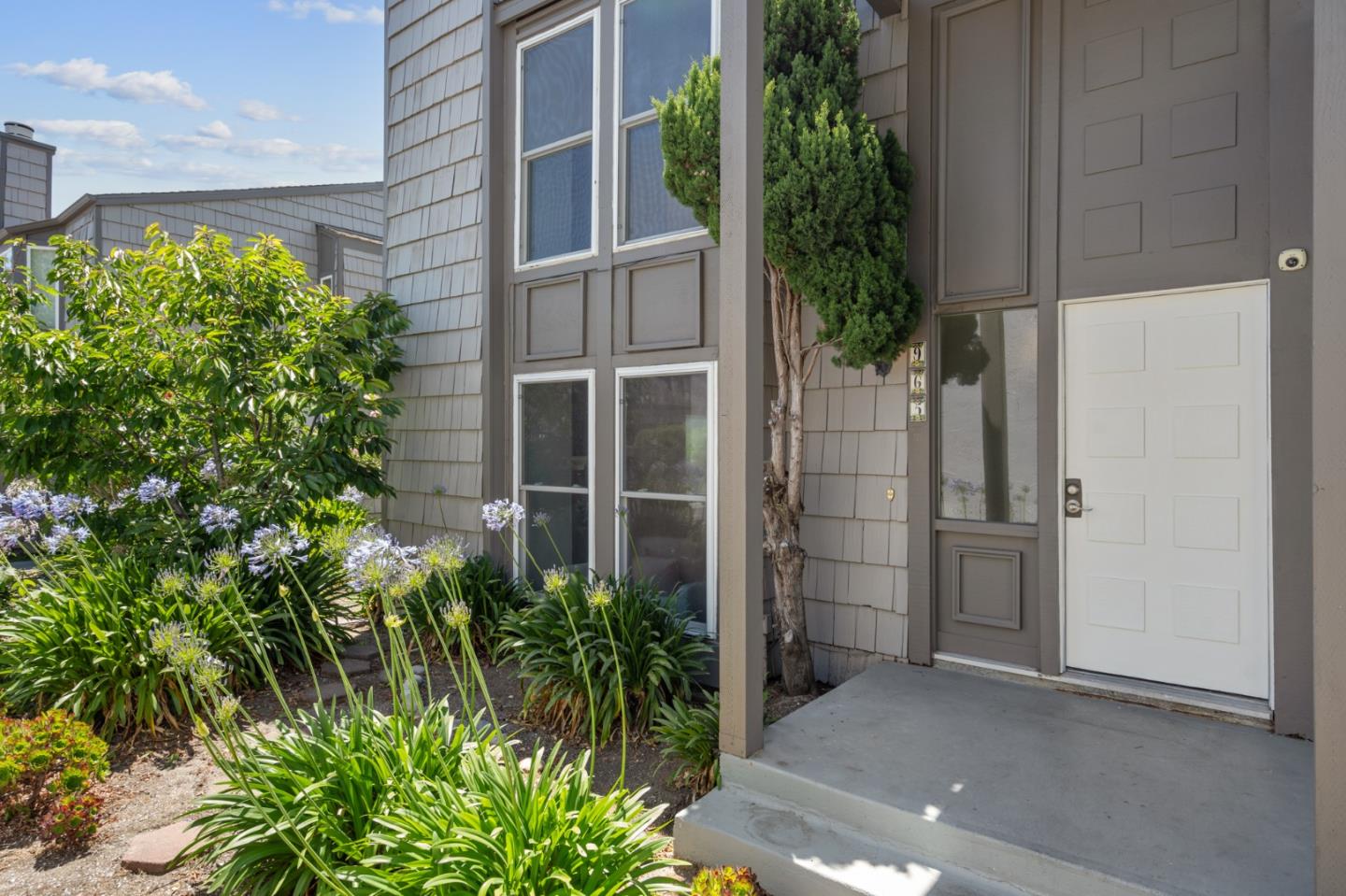 Detail Gallery Image 3 of 44 For 965 Marquette Ln, Foster City,  CA 94404 - 3 Beds | 2/1 Baths