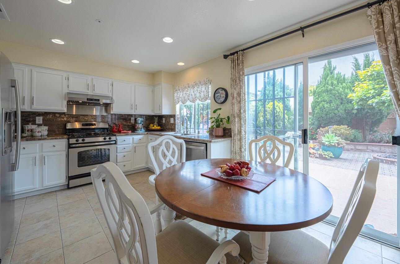 Detail Gallery Image 10 of 43 For 1768 Delancey Dr, Salinas,  CA 93906 - 4 Beds | 2/1 Baths