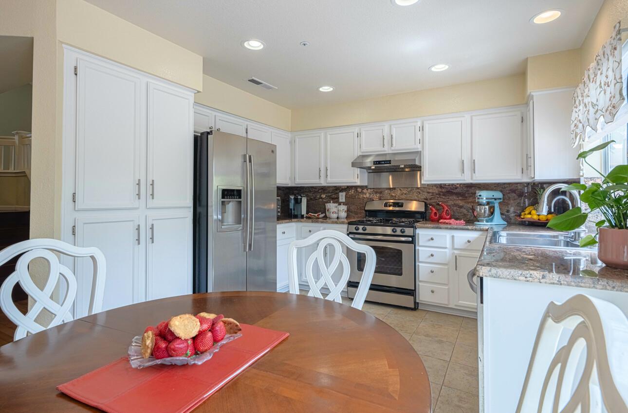 Detail Gallery Image 11 of 43 For 1768 Delancey Dr, Salinas,  CA 93906 - 4 Beds | 2/1 Baths