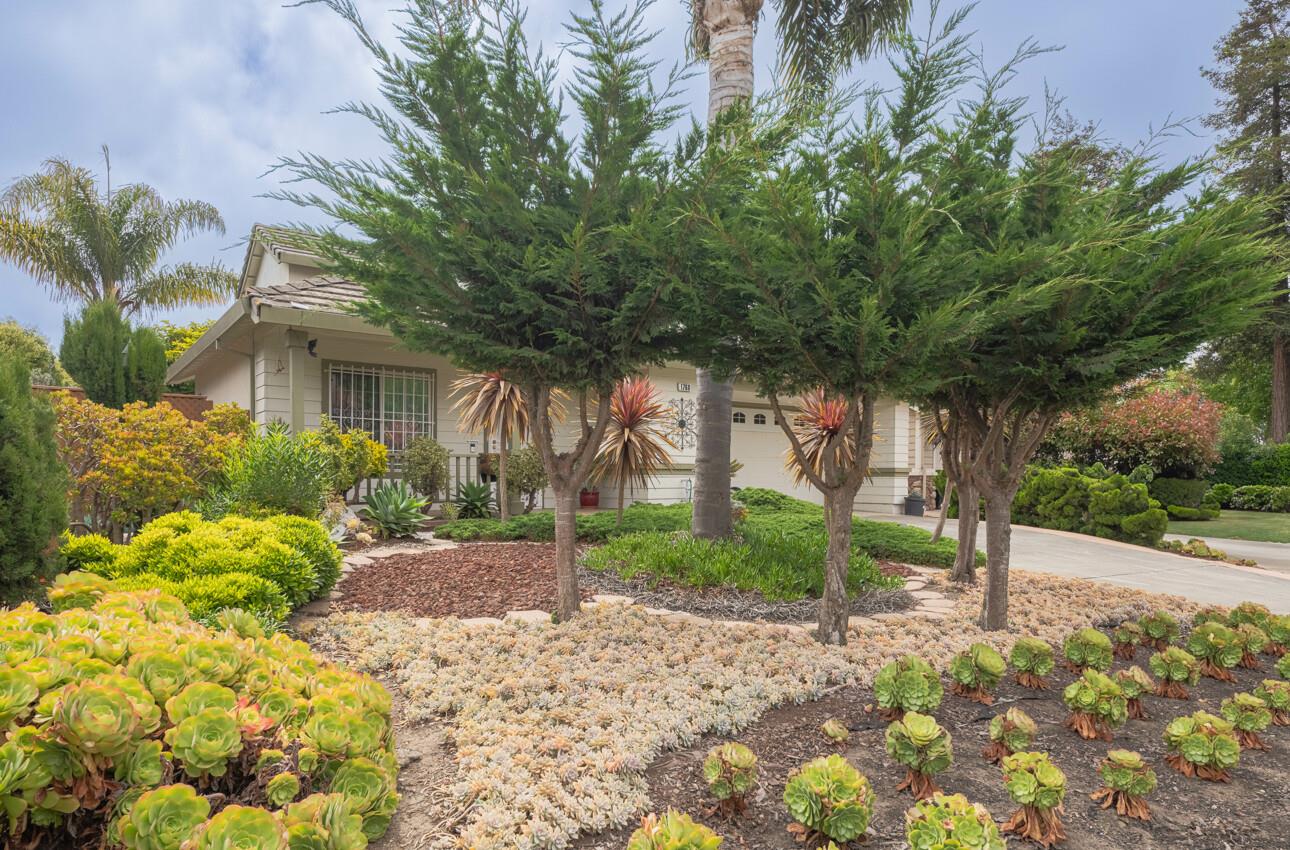 Detail Gallery Image 2 of 43 For 1768 Delancey Dr, Salinas,  CA 93906 - 4 Beds | 2/1 Baths