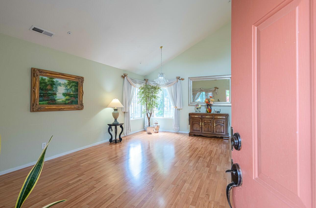 Detail Gallery Image 4 of 43 For 1768 Delancey Dr, Salinas,  CA 93906 - 4 Beds | 2/1 Baths