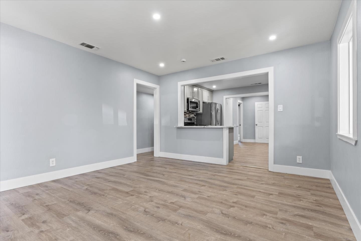Detail Gallery Image 10 of 65 For 3803 22nd Ave, Sacramento,  CA 95820 - 3 Beds | 2 Baths