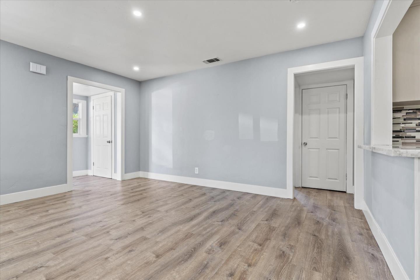 Detail Gallery Image 11 of 65 For 3803 22nd Ave, Sacramento,  CA 95820 - 3 Beds | 2 Baths
