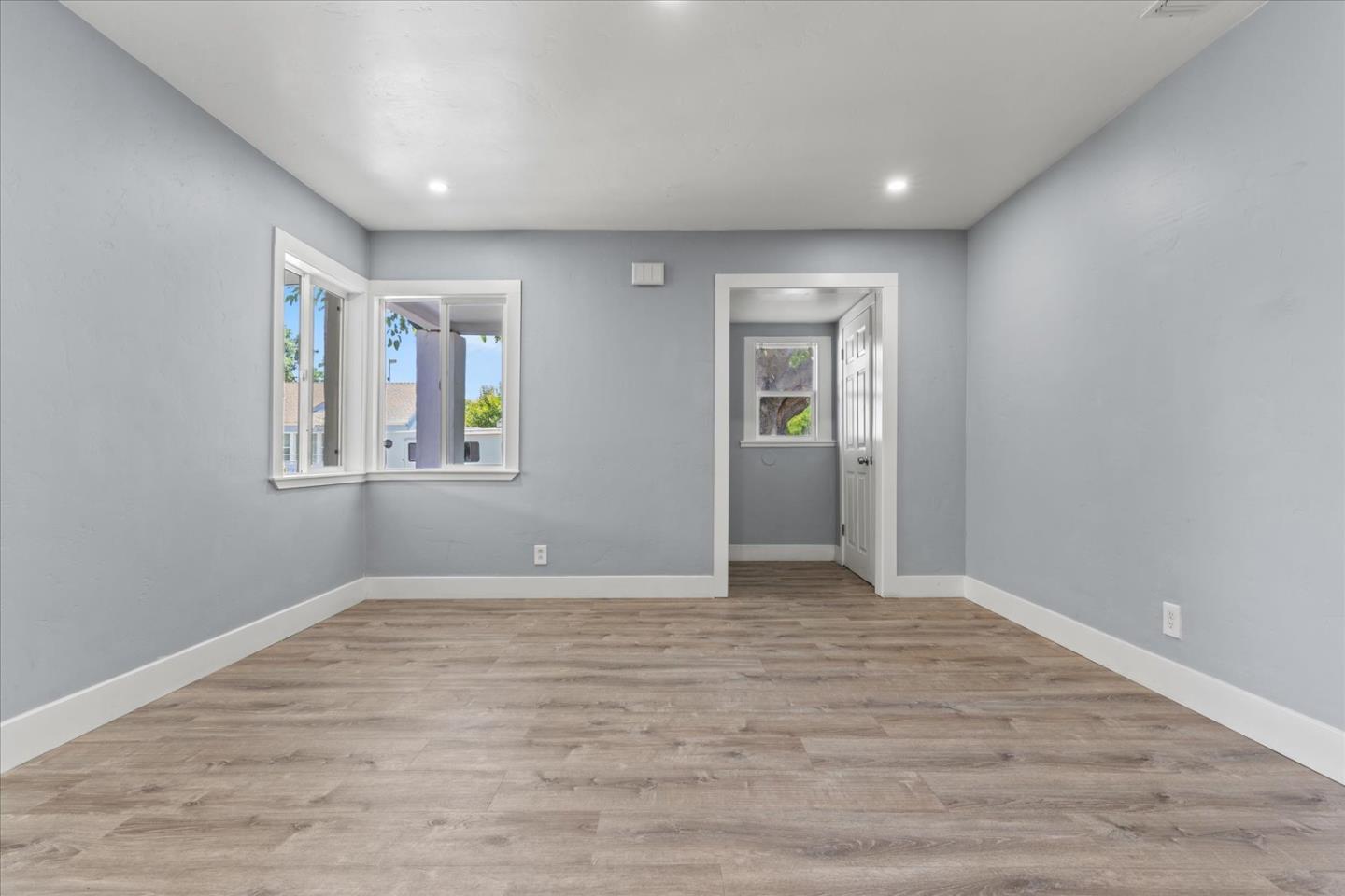 Detail Gallery Image 12 of 65 For 3803 22nd Ave, Sacramento,  CA 95820 - 3 Beds | 2 Baths