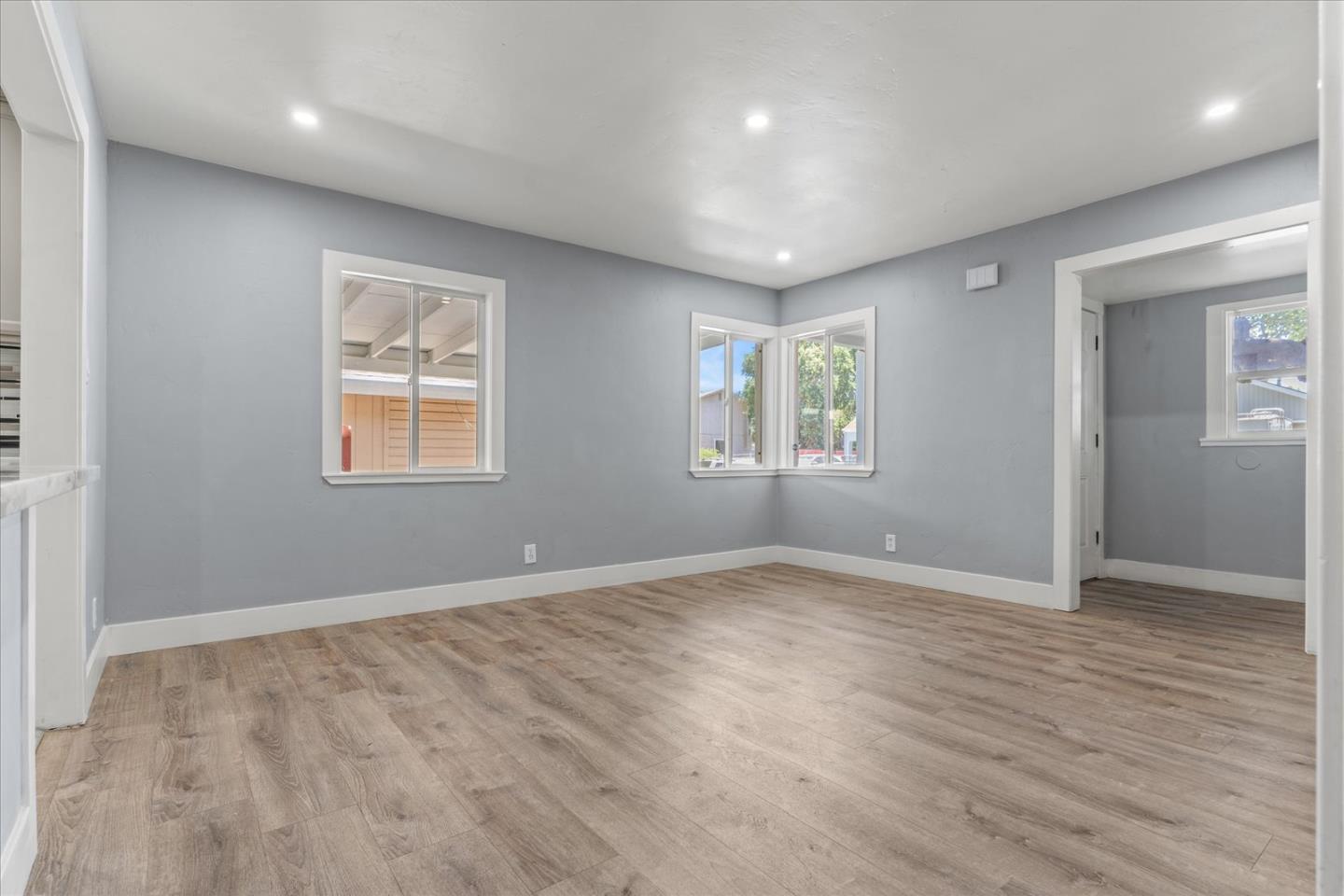 Detail Gallery Image 13 of 65 For 3803 22nd Ave, Sacramento,  CA 95820 - 3 Beds | 2 Baths