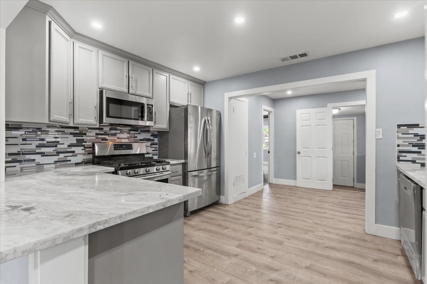Detail Gallery Image 15 of 65 For 3803 22nd Ave, Sacramento,  CA 95820 - 3 Beds | 2 Baths