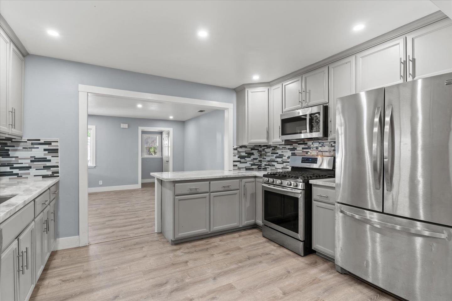 Detail Gallery Image 19 of 65 For 3803 22nd Ave, Sacramento,  CA 95820 - 3 Beds | 2 Baths