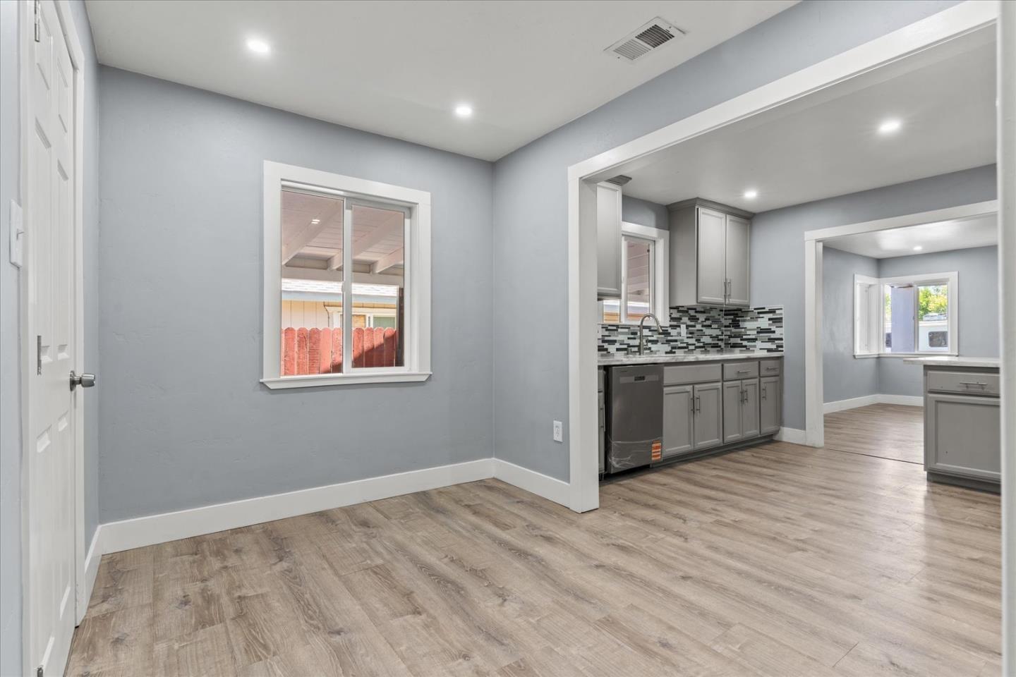 Detail Gallery Image 25 of 65 For 3803 22nd Ave, Sacramento,  CA 95820 - 3 Beds | 2 Baths