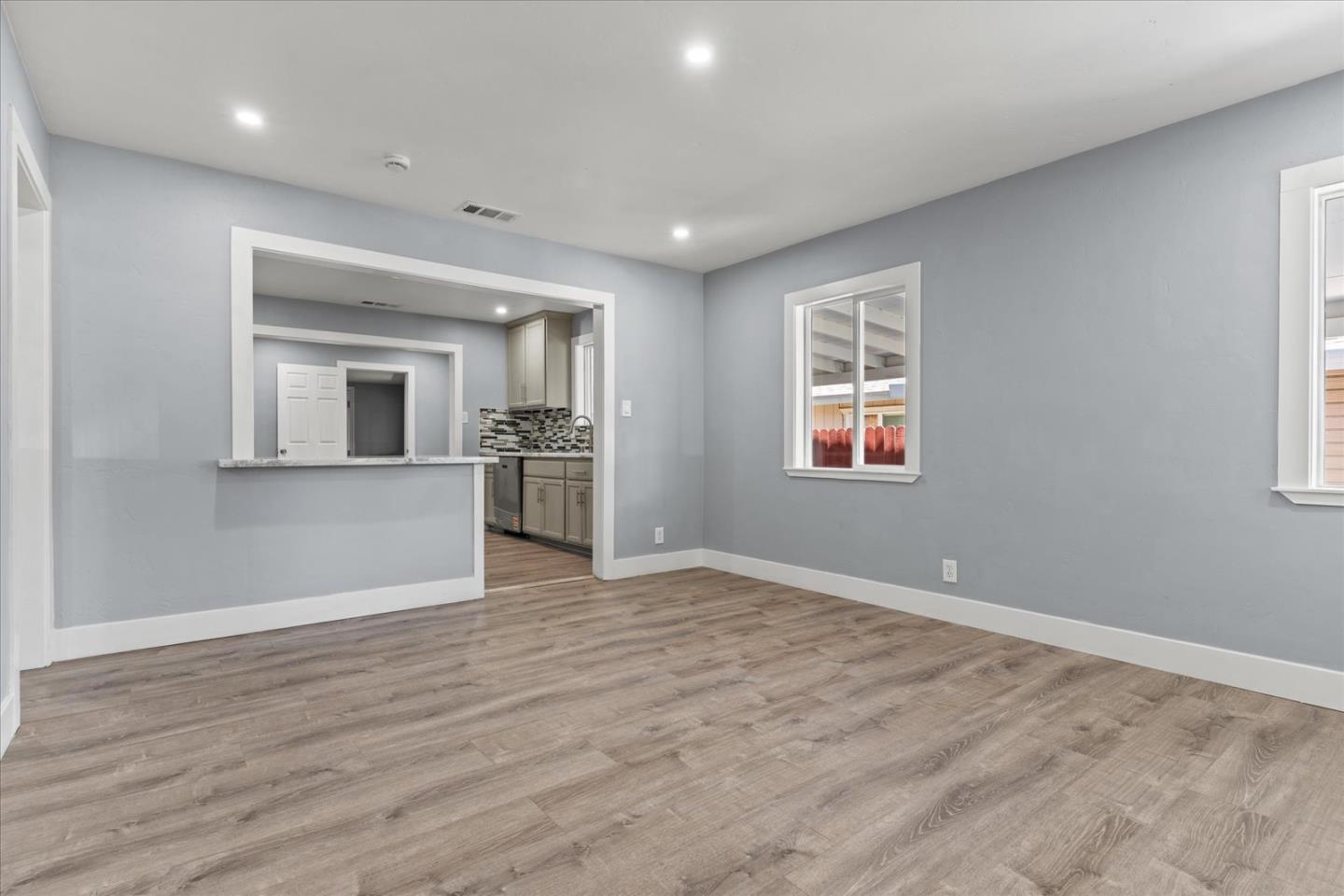 Detail Gallery Image 8 of 65 For 3803 22nd Ave, Sacramento,  CA 95820 - 3 Beds | 2 Baths