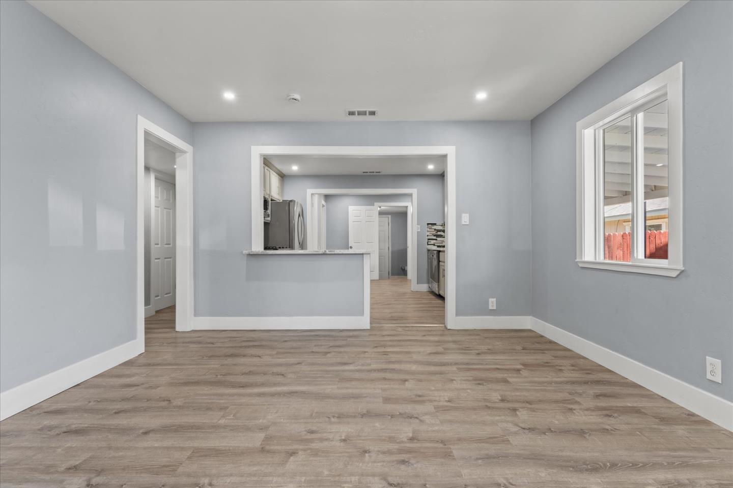 Detail Gallery Image 9 of 65 For 3803 22nd Ave, Sacramento,  CA 95820 - 3 Beds | 2 Baths