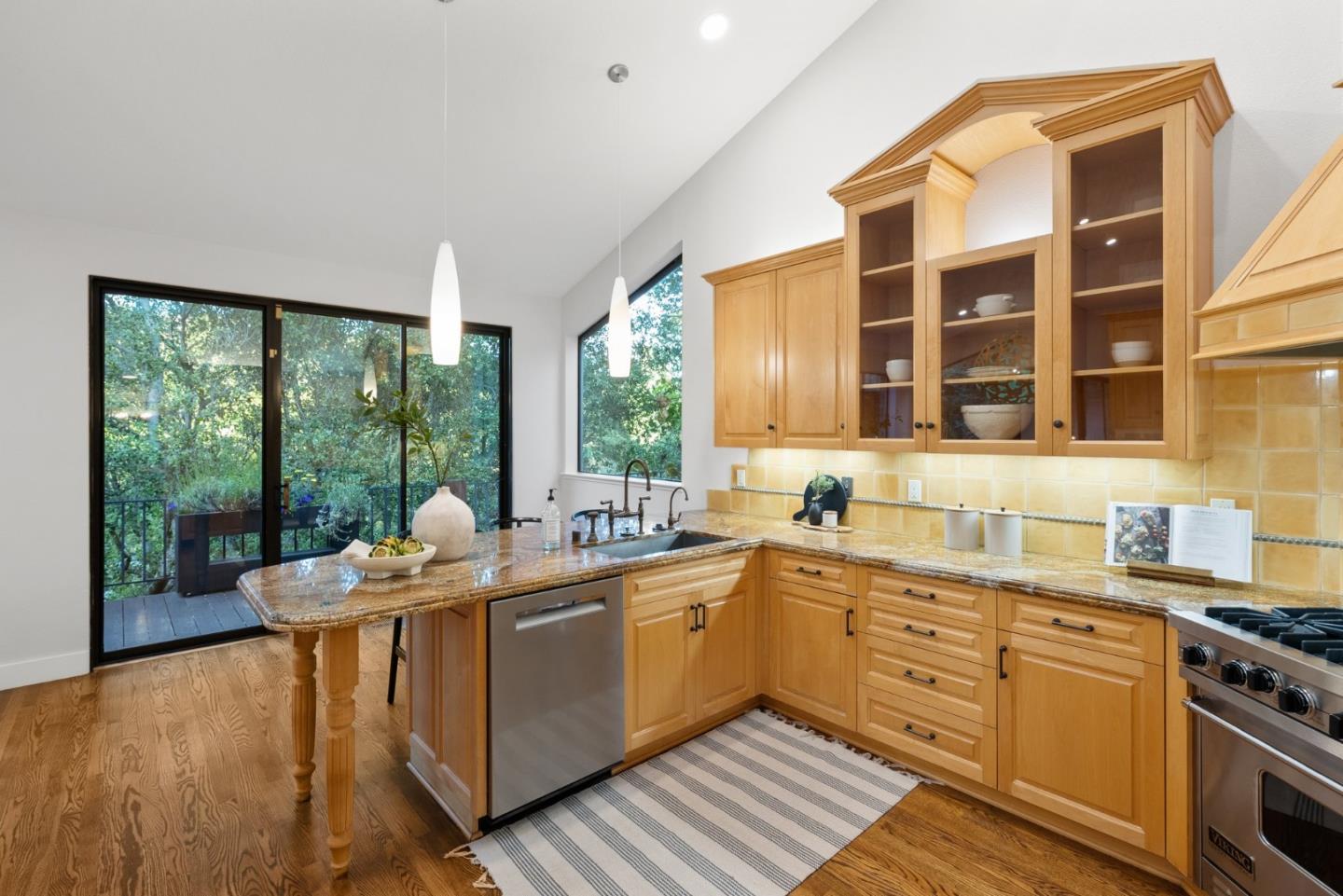 Detail Gallery Image 10 of 71 For 21 Valley Oak St, Portola Valley,  CA 94028 - 4 Beds | 3/1 Baths