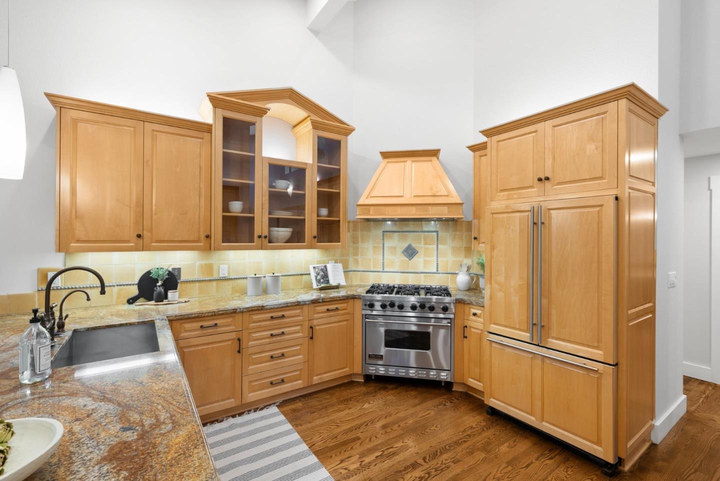 Detail Gallery Image 12 of 71 For 21 Valley Oak St, Portola Valley,  CA 94028 - 4 Beds | 3/1 Baths