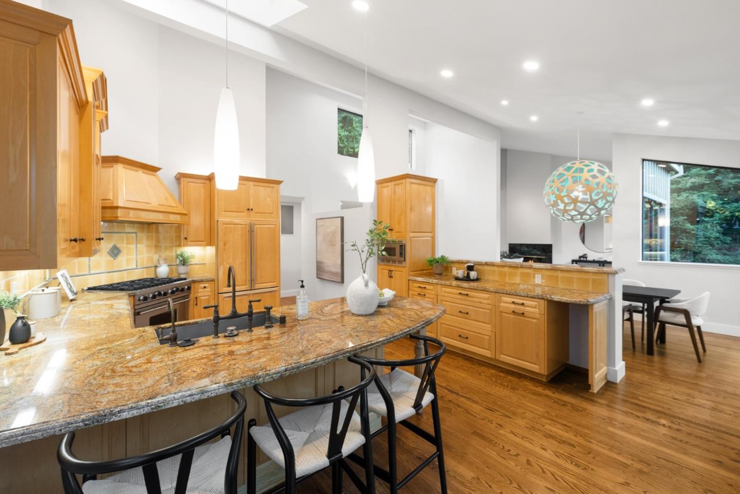 Detail Gallery Image 13 of 71 For 21 Valley Oak St, Portola Valley,  CA 94028 - 4 Beds | 3/1 Baths