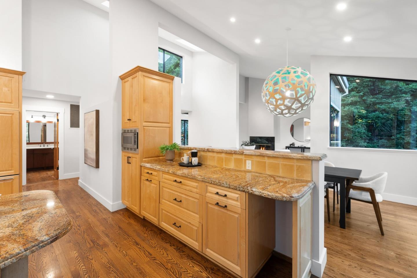 Detail Gallery Image 14 of 71 For 21 Valley Oak St, Portola Valley,  CA 94028 - 4 Beds | 3/1 Baths