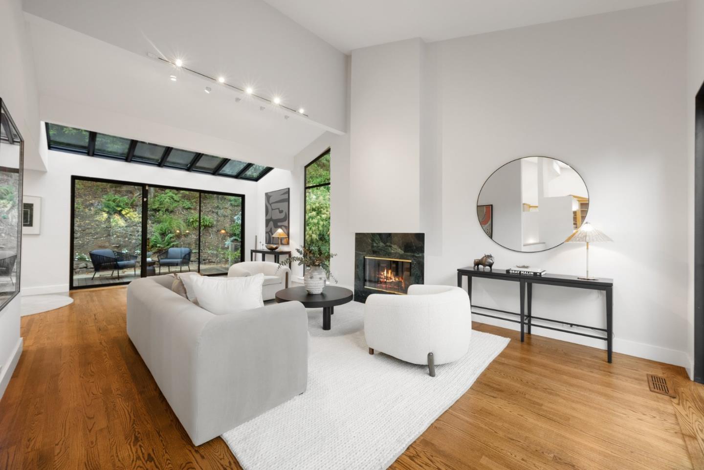 Detail Gallery Image 3 of 71 For 21 Valley Oak St, Portola Valley,  CA 94028 - 4 Beds | 3/1 Baths