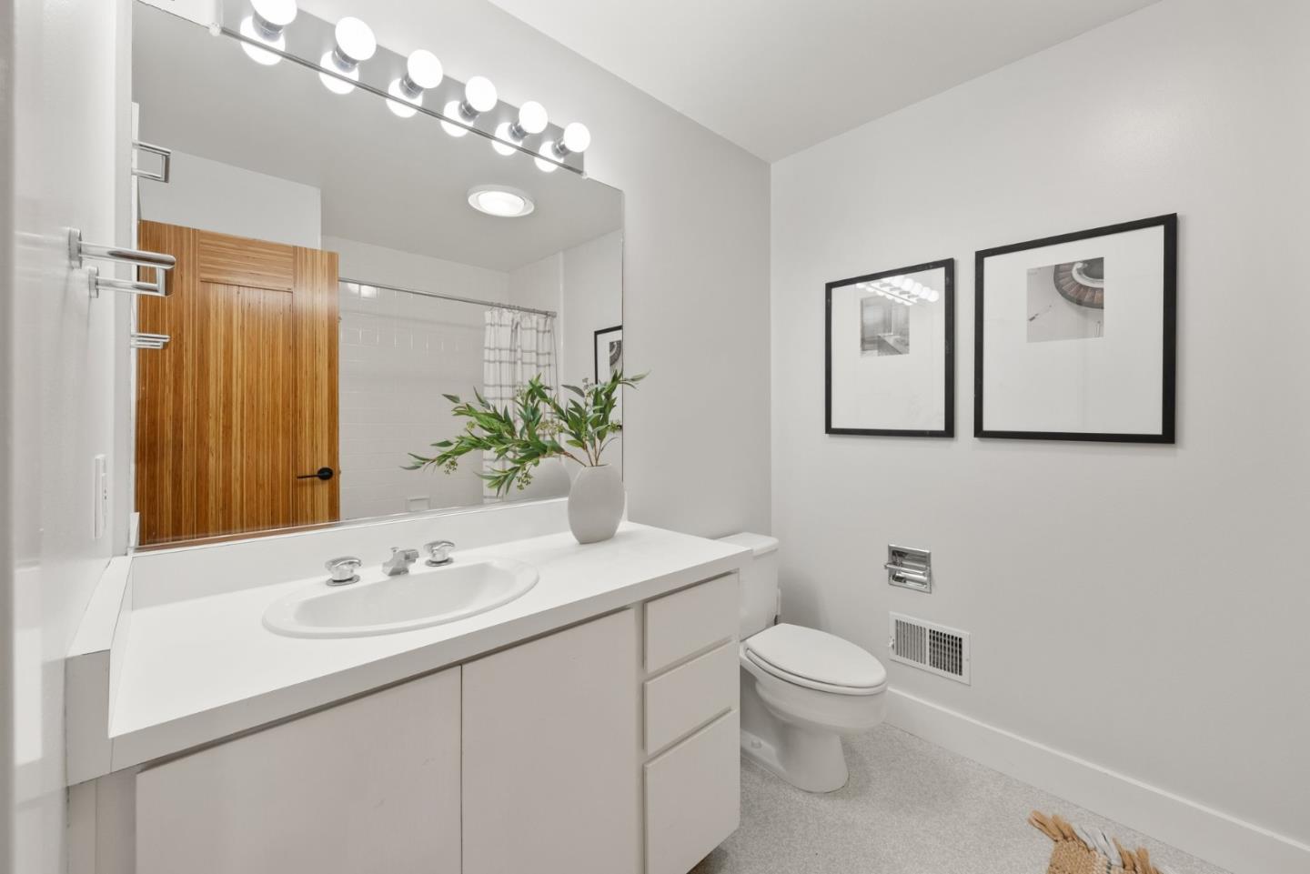 Detail Gallery Image 35 of 71 For 21 Valley Oak St, Portola Valley,  CA 94028 - 4 Beds | 3/1 Baths