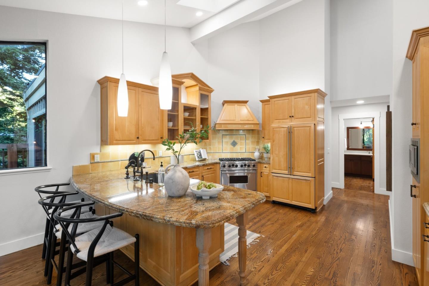 Detail Gallery Image 9 of 71 For 21 Valley Oak St, Portola Valley,  CA 94028 - 4 Beds | 3/1 Baths