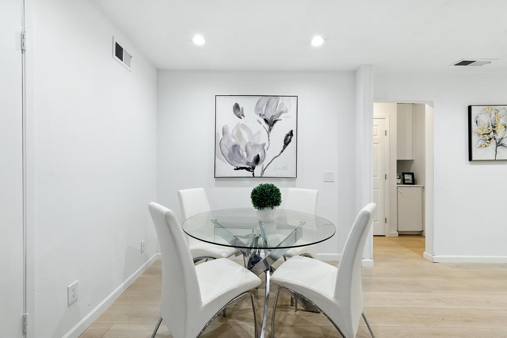 Detail Gallery Image 11 of 40 For 2452 W Bayshore Rd #UNIT 6,  Palo Alto,  CA 94303 - 3 Beds | 2 Baths