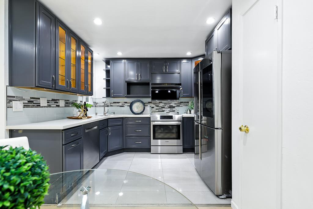 Detail Gallery Image 13 of 40 For 2452 W Bayshore Rd #UNIT 6,  Palo Alto,  CA 94303 - 3 Beds | 2 Baths