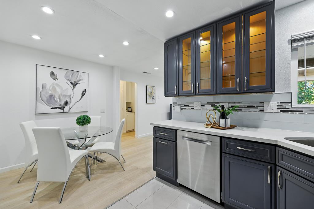 Detail Gallery Image 16 of 40 For 2452 W Bayshore Rd #UNIT 6,  Palo Alto,  CA 94303 - 3 Beds | 2 Baths