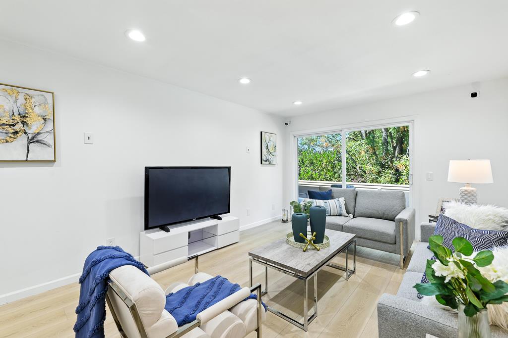 Detail Gallery Image 5 of 40 For 2452 W Bayshore Rd #UNIT 6,  Palo Alto,  CA 94303 - 3 Beds | 2 Baths
