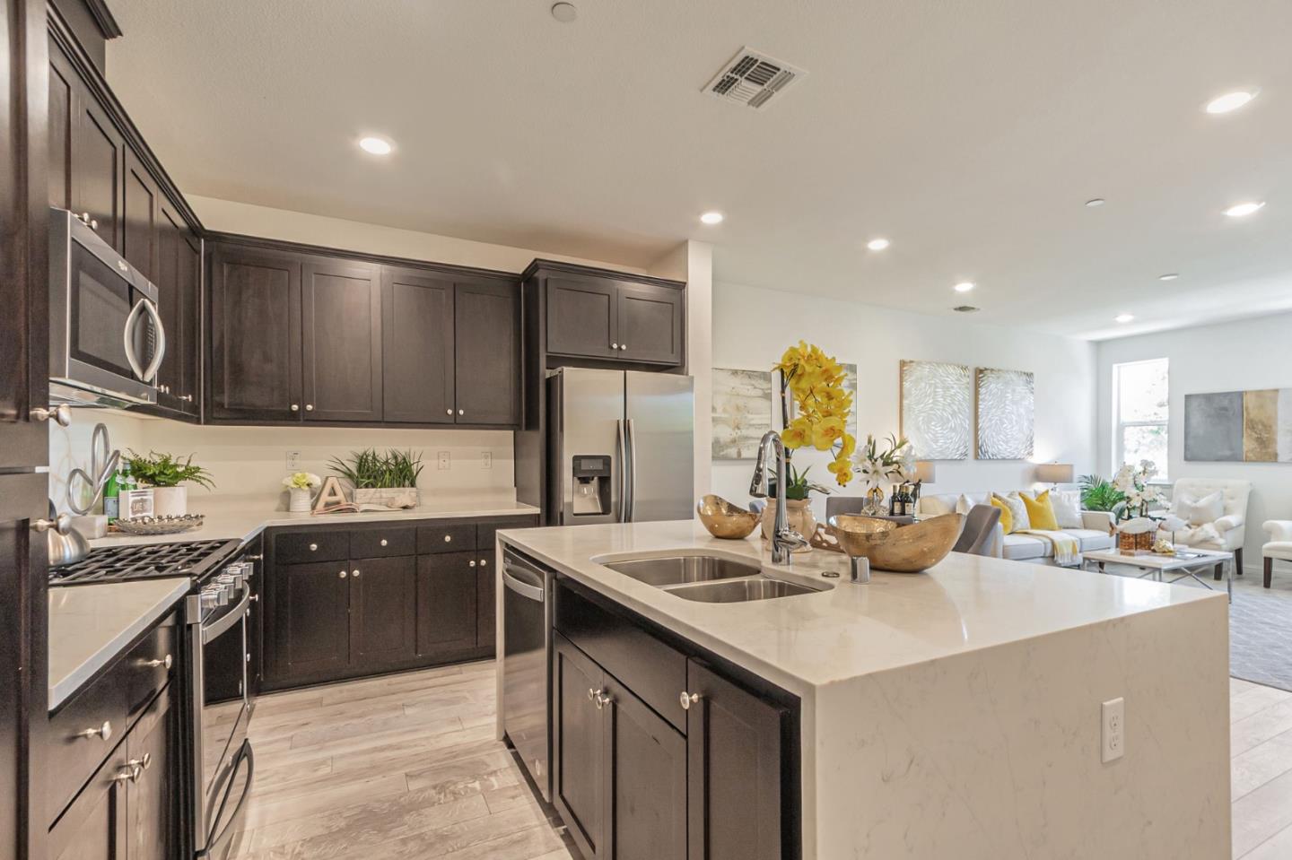 Detail Gallery Image 9 of 37 For 1906 Nevets Ln, San Jose,  CA 95133 - 3 Beds | 3 Baths