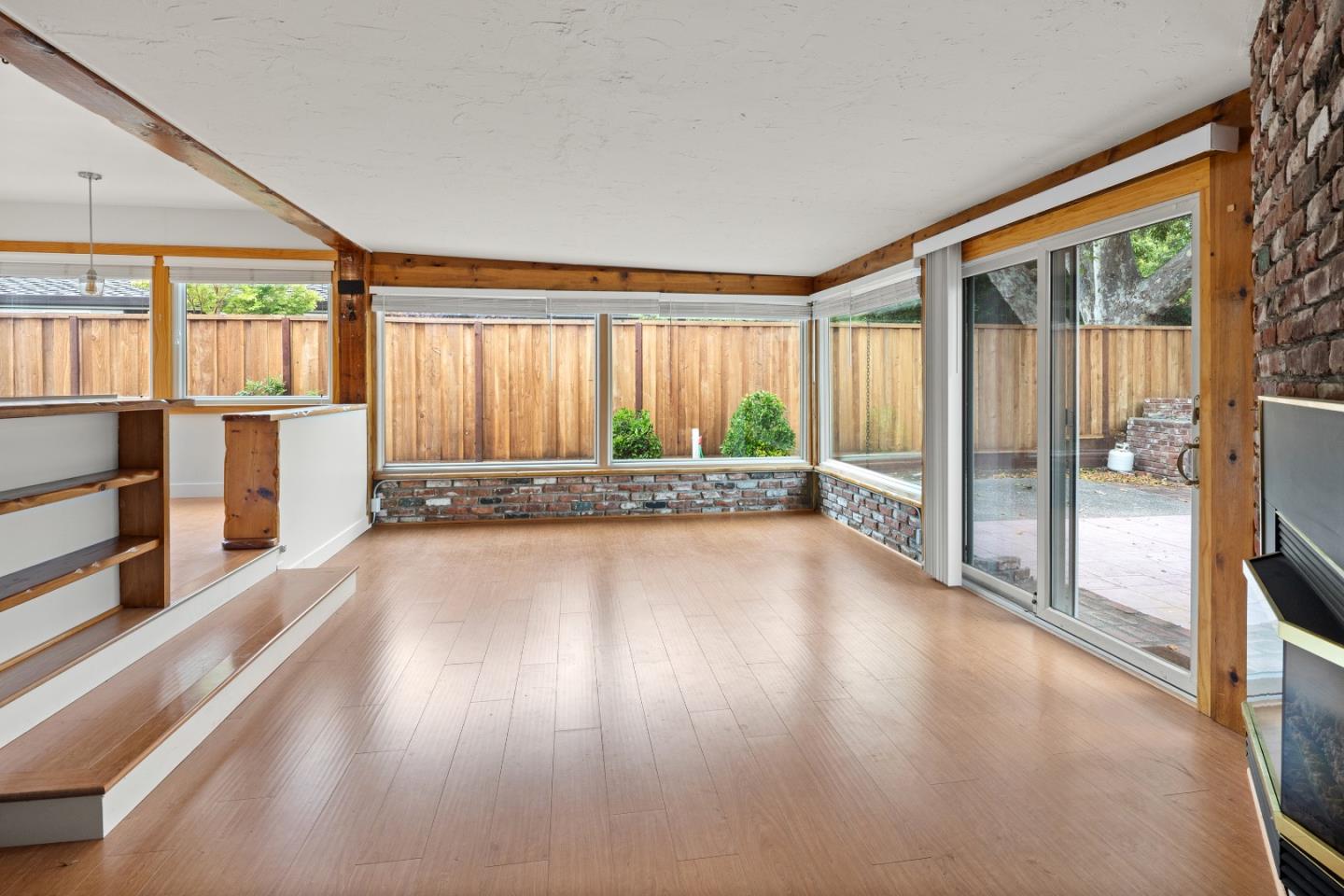 Detail Gallery Image 10 of 19 For 831 Seale Ave, Palo Alto,  CA 94303 - 3 Beds | 2 Baths