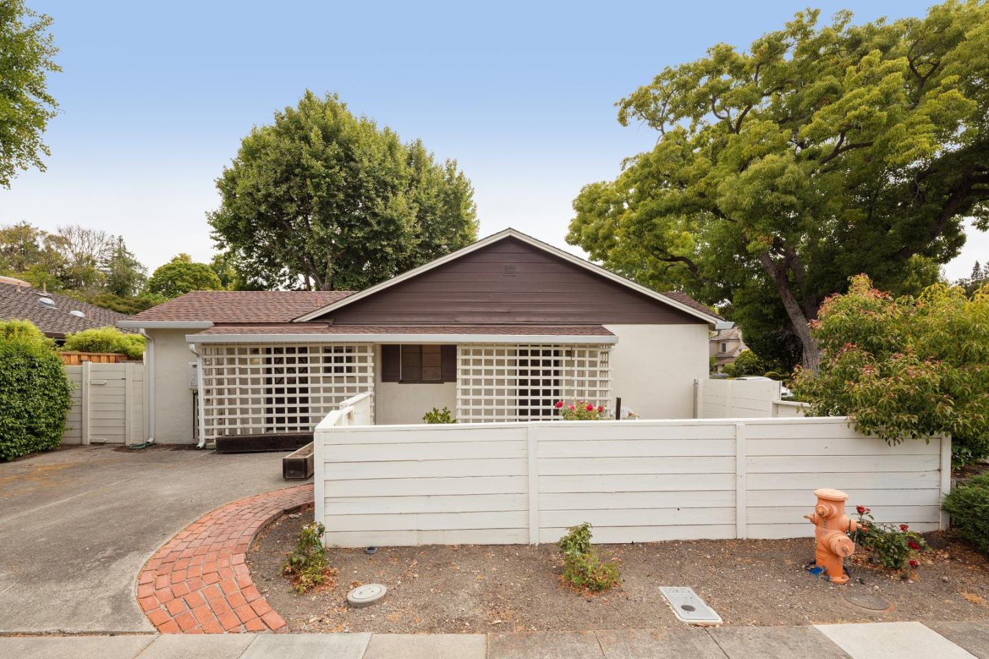 Detail Gallery Image 5 of 19 For 831 Seale Ave, Palo Alto,  CA 94303 - 3 Beds | 2 Baths
