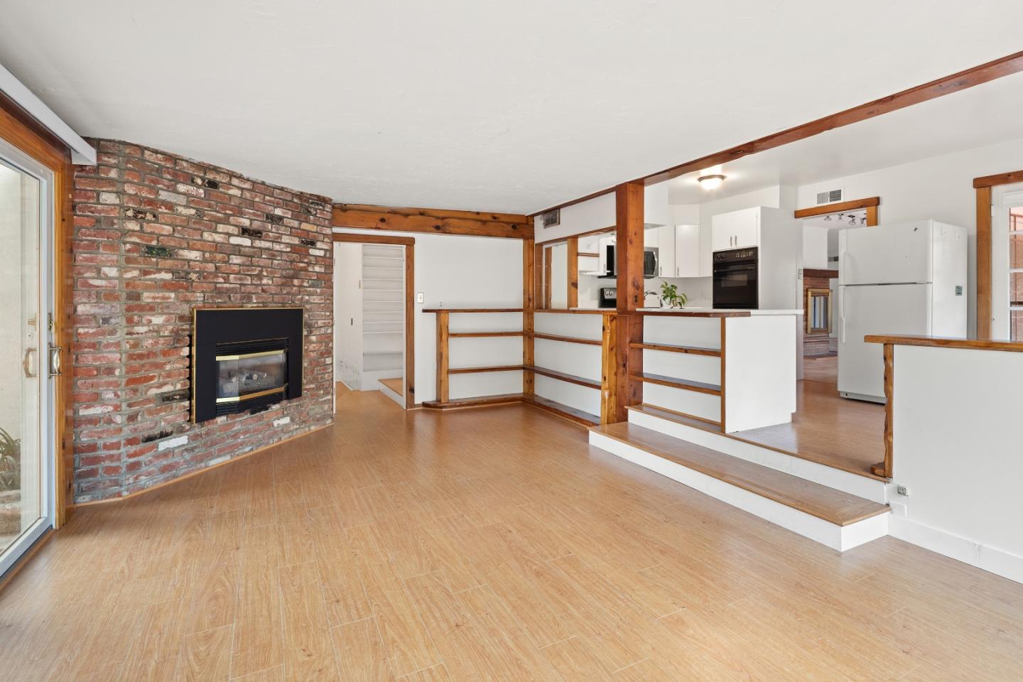 Detail Gallery Image 7 of 19 For 831 Seale Ave, Palo Alto,  CA 94303 - 3 Beds | 2 Baths
