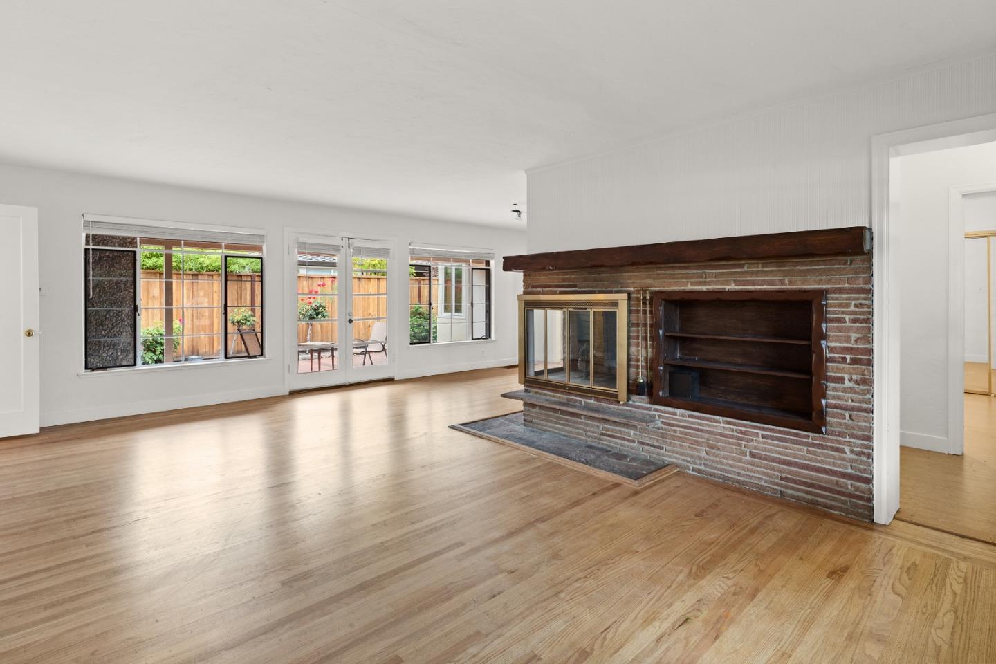 Detail Gallery Image 8 of 19 For 831 Seale Ave, Palo Alto,  CA 94303 - 3 Beds | 2 Baths