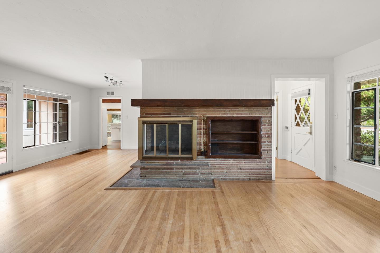 Detail Gallery Image 9 of 19 For 831 Seale Ave, Palo Alto,  CA 94303 - 3 Beds | 2 Baths