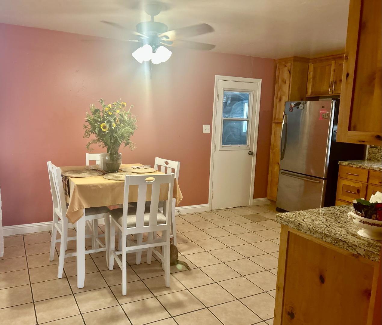 Detail Gallery Image 2 of 9 For 1303 Eagle St, Los Banos,  CA 93635 - 3 Beds | 2 Baths