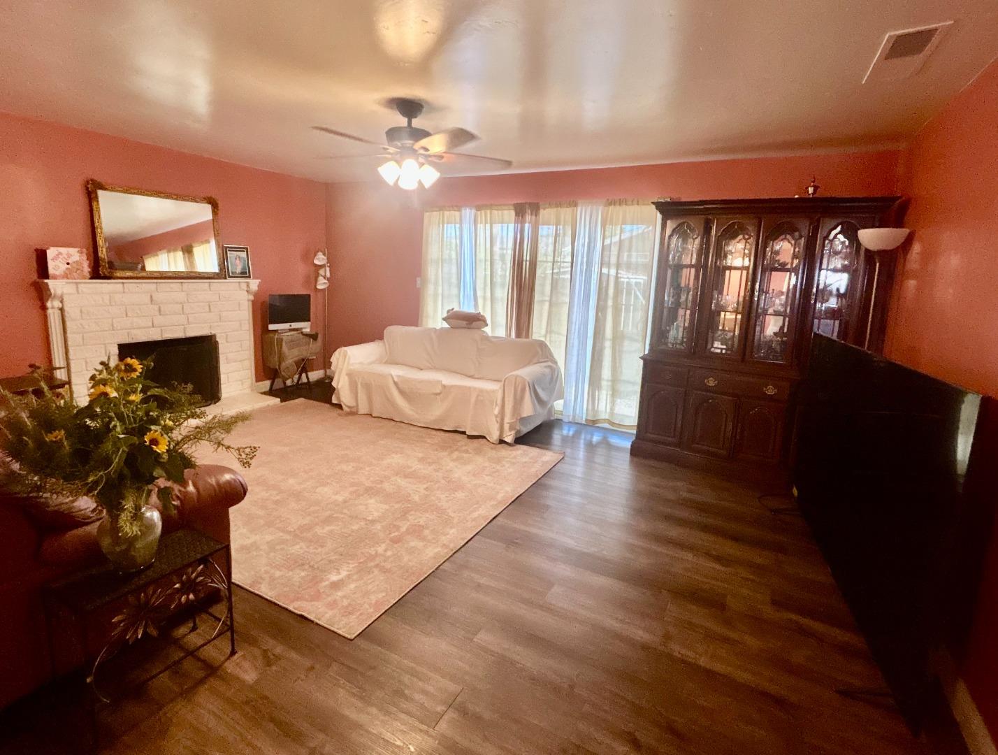 Detail Gallery Image 4 of 9 For 1303 Eagle St, Los Banos,  CA 93635 - 3 Beds | 2 Baths
