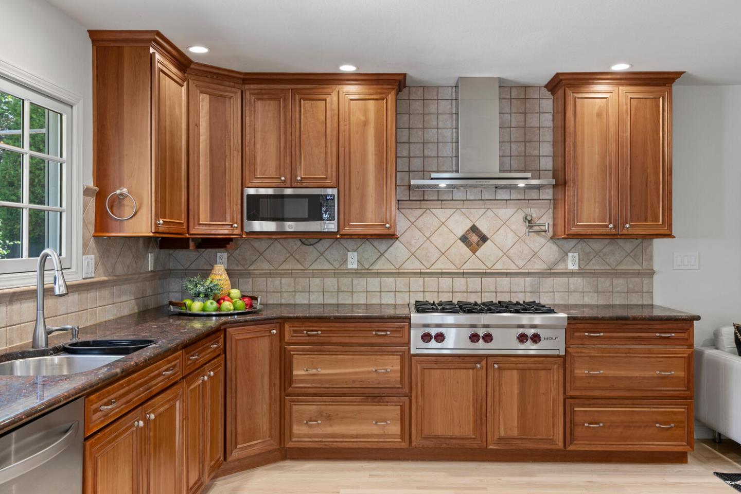 Detail Gallery Image 15 of 42 For 2982 Arguello Dr, Burlingame,  CA 94010 - 3 Beds | 2/1 Baths