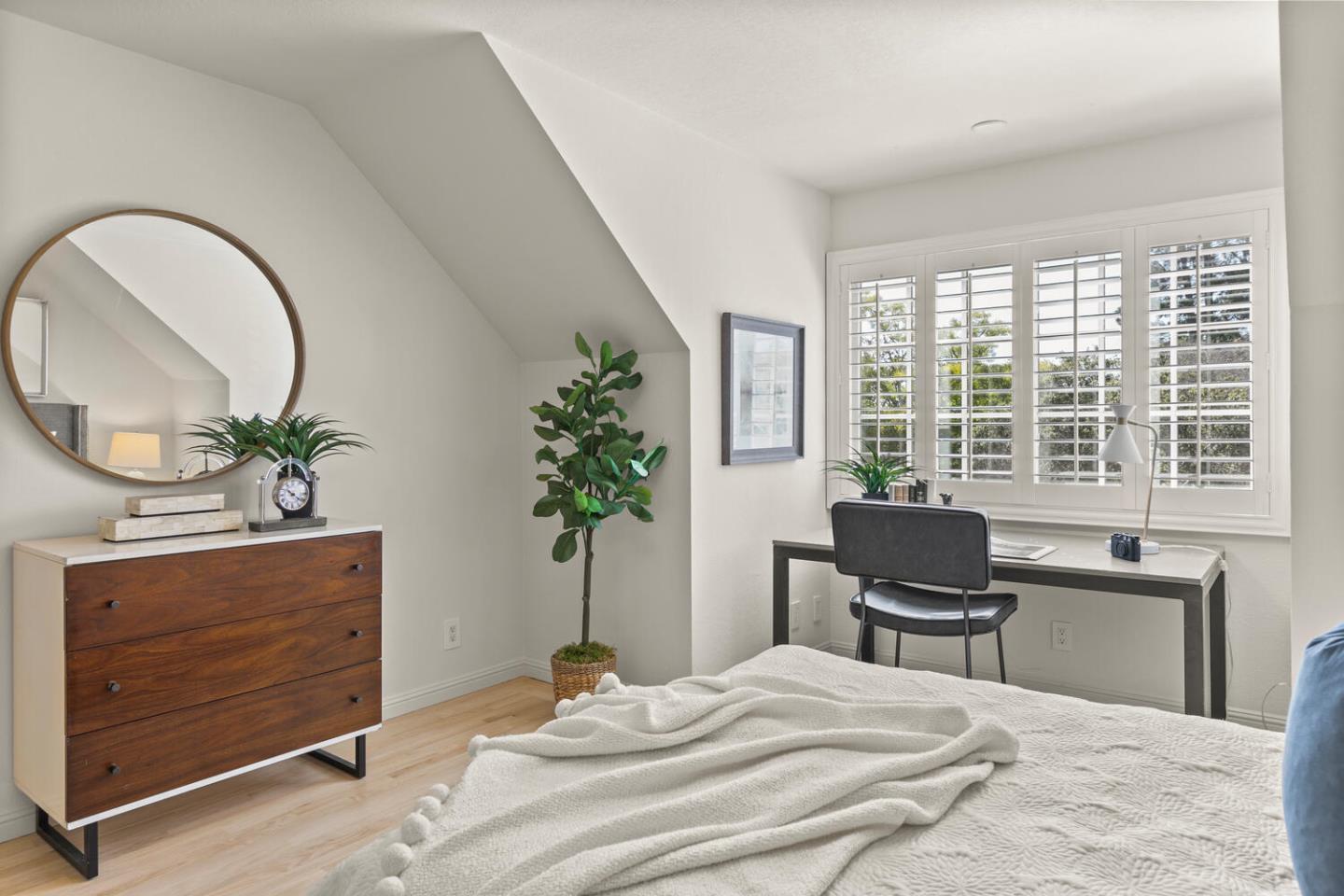 Detail Gallery Image 20 of 42 For 2982 Arguello Dr, Burlingame,  CA 94010 - 3 Beds | 2/1 Baths