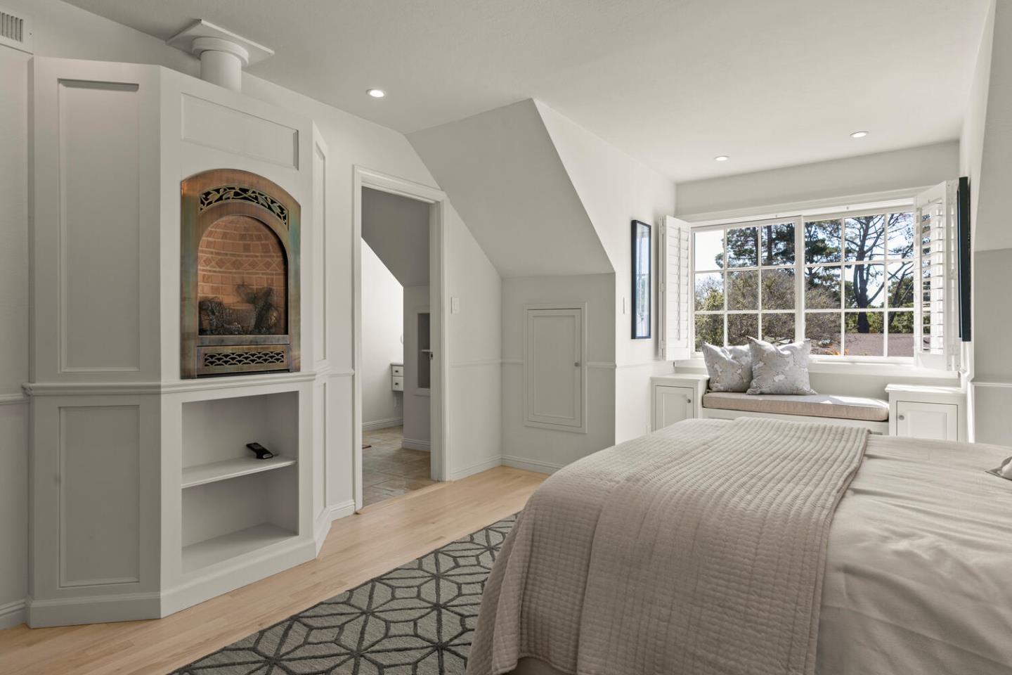 Detail Gallery Image 24 of 42 For 2982 Arguello Dr, Burlingame,  CA 94010 - 3 Beds | 2/1 Baths
