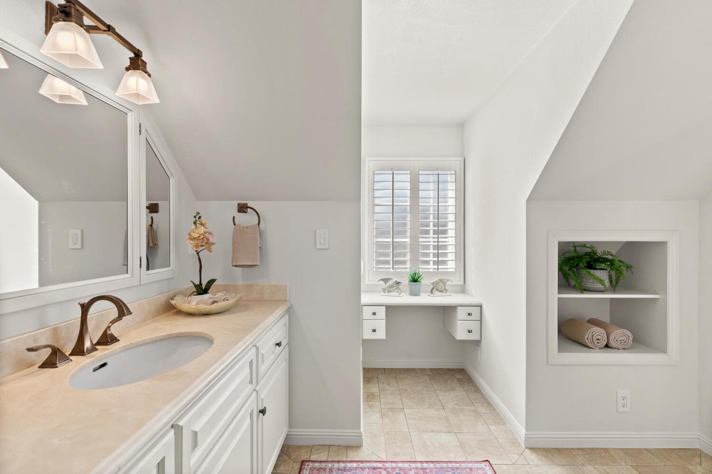 Detail Gallery Image 29 of 42 For 2982 Arguello Dr, Burlingame,  CA 94010 - 3 Beds | 2/1 Baths