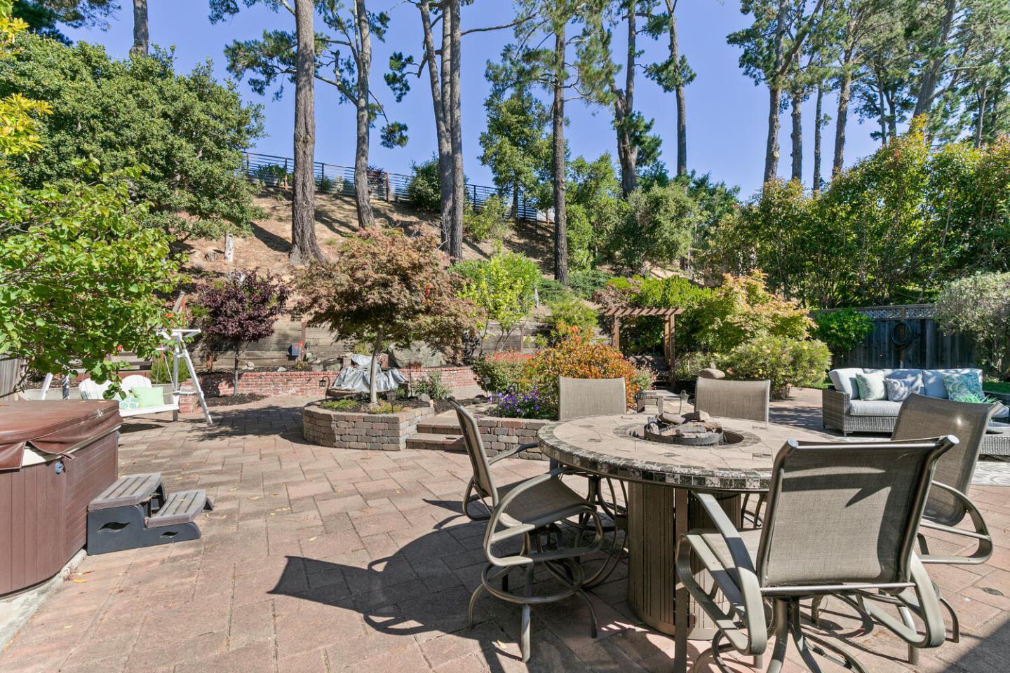 Detail Gallery Image 30 of 42 For 2982 Arguello Dr, Burlingame,  CA 94010 - 3 Beds | 2/1 Baths