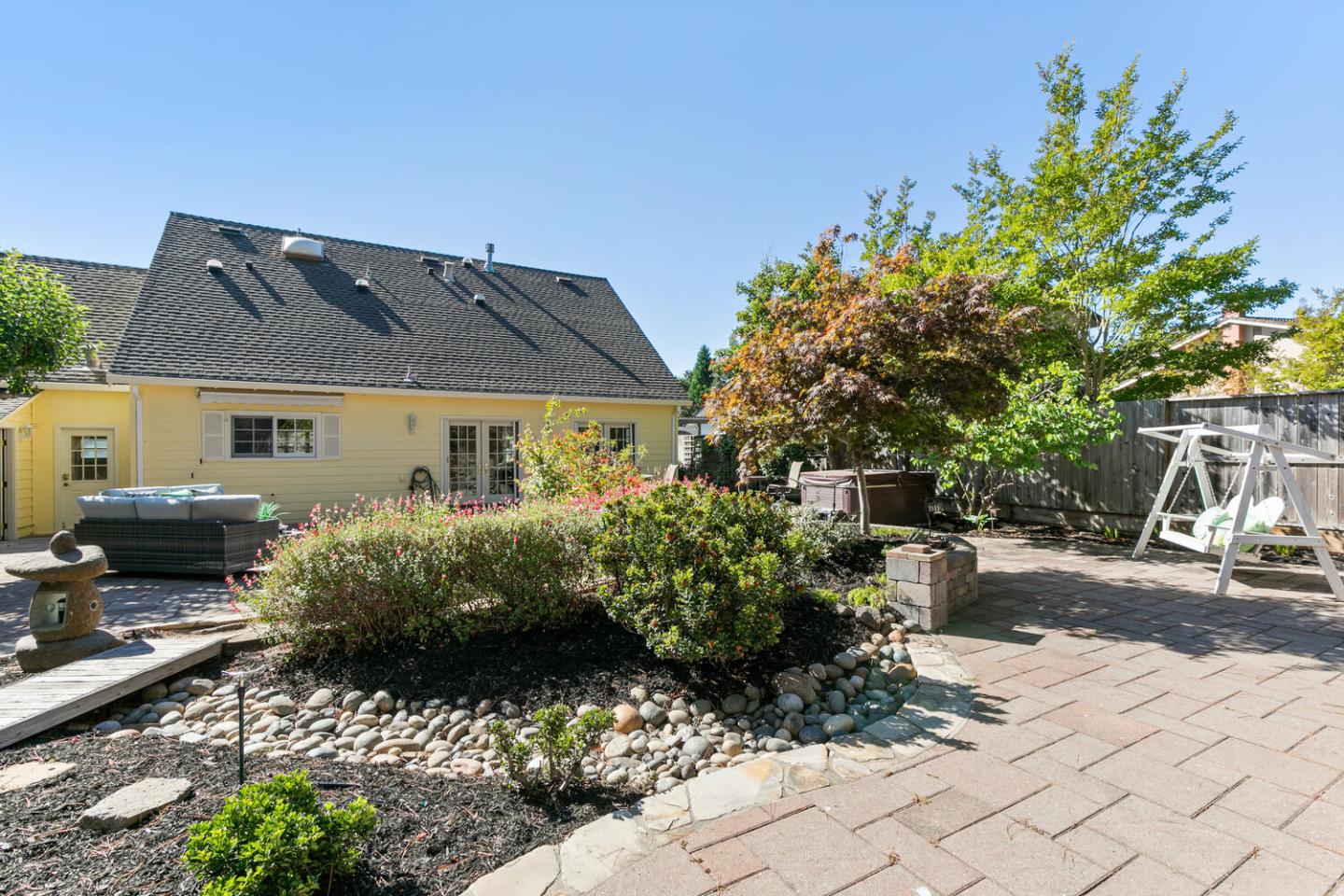 Detail Gallery Image 31 of 42 For 2982 Arguello Dr, Burlingame,  CA 94010 - 3 Beds | 2/1 Baths