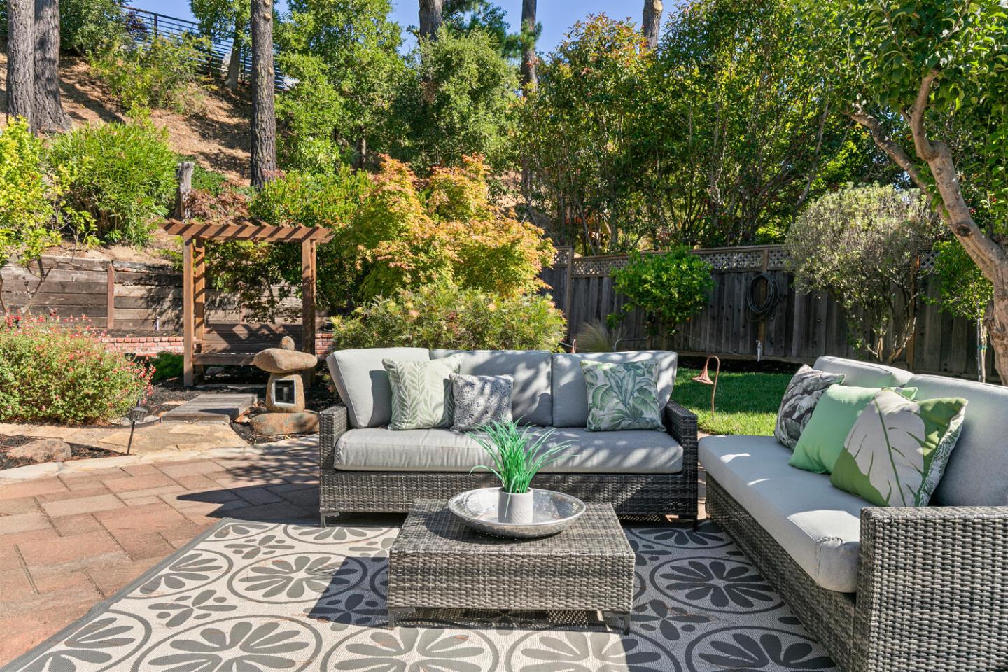 Detail Gallery Image 32 of 42 For 2982 Arguello Dr, Burlingame,  CA 94010 - 3 Beds | 2/1 Baths