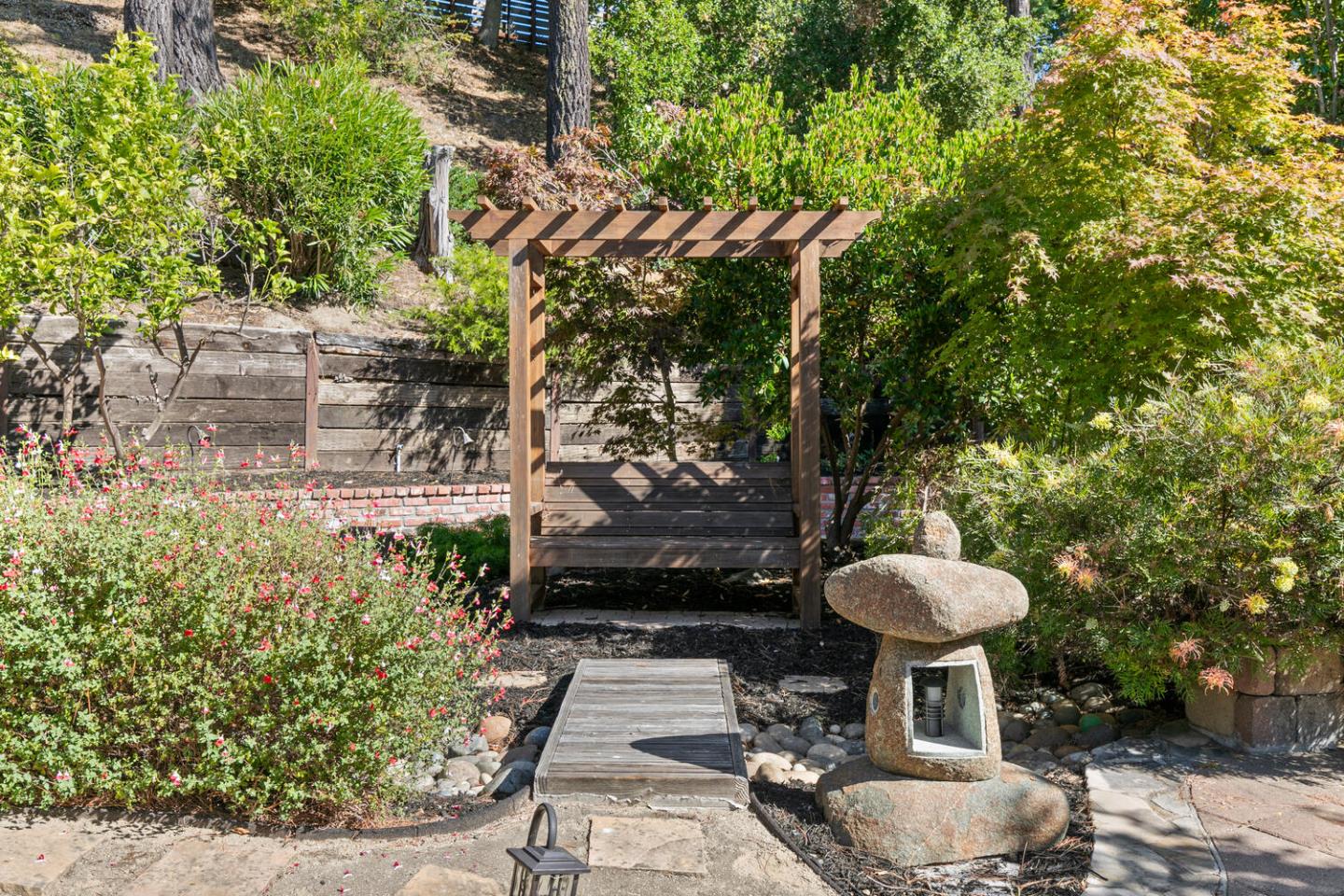 Detail Gallery Image 33 of 42 For 2982 Arguello Dr, Burlingame,  CA 94010 - 3 Beds | 2/1 Baths