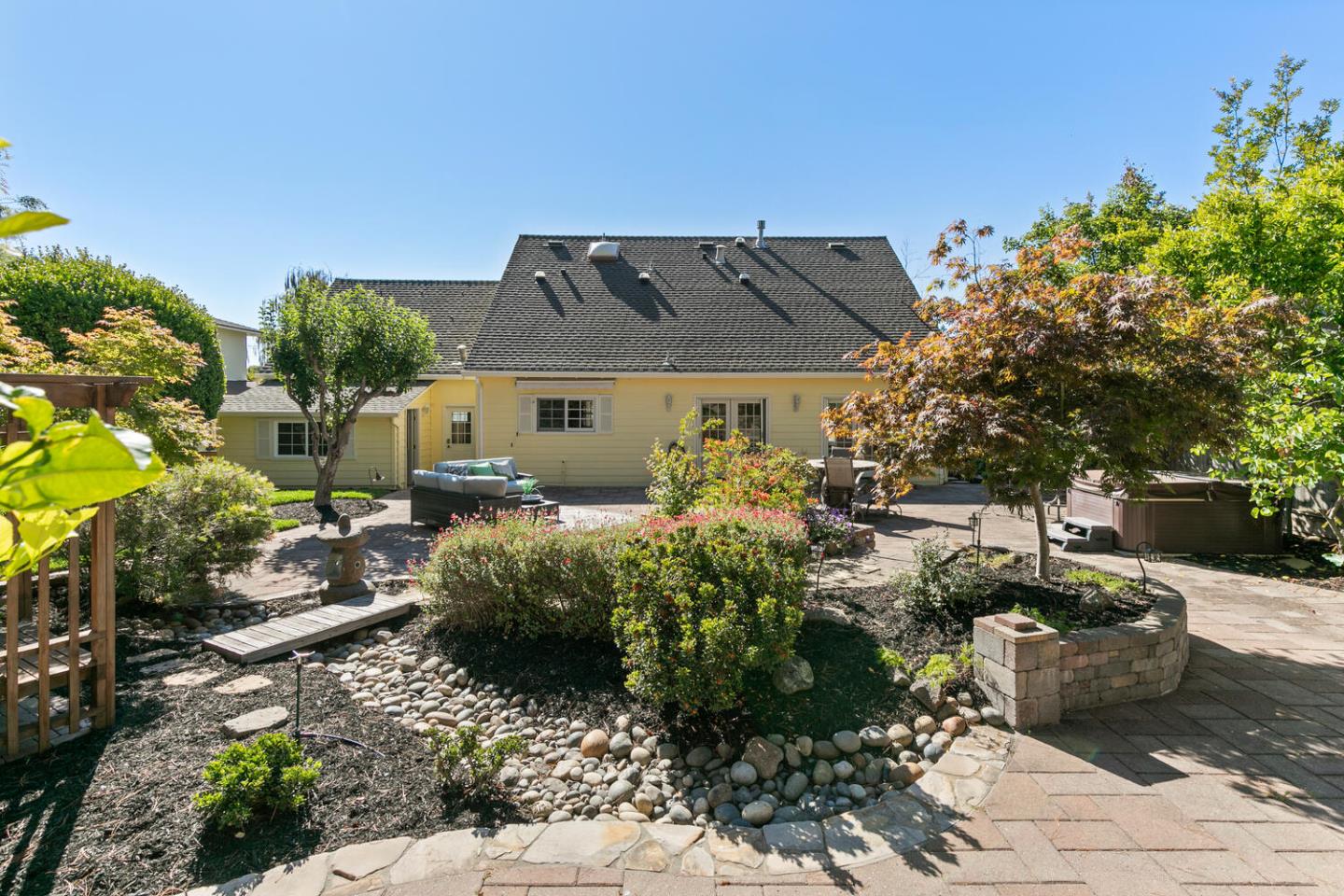 Detail Gallery Image 34 of 42 For 2982 Arguello Dr, Burlingame,  CA 94010 - 3 Beds | 2/1 Baths