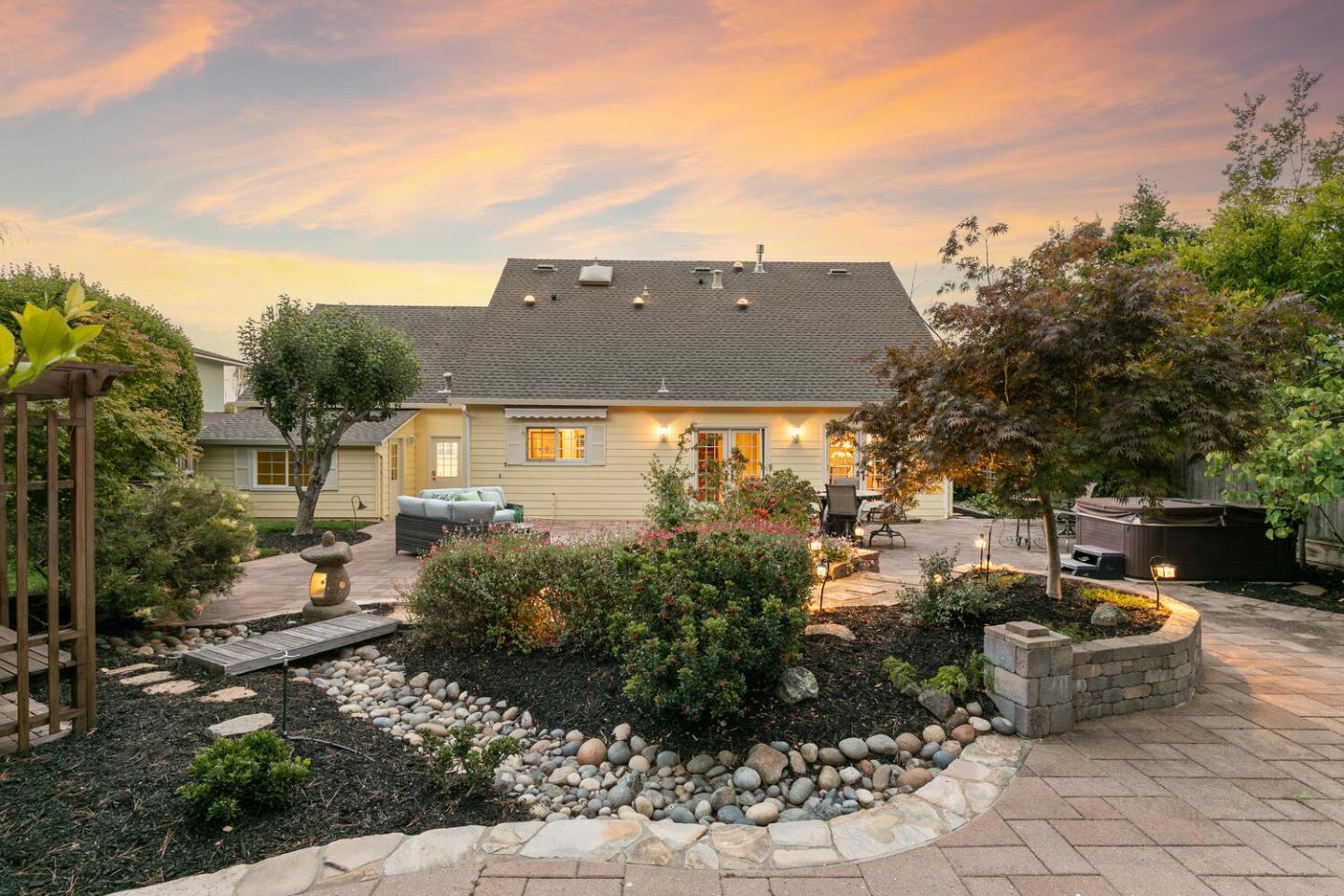 Detail Gallery Image 35 of 42 For 2982 Arguello Dr, Burlingame,  CA 94010 - 3 Beds | 2/1 Baths