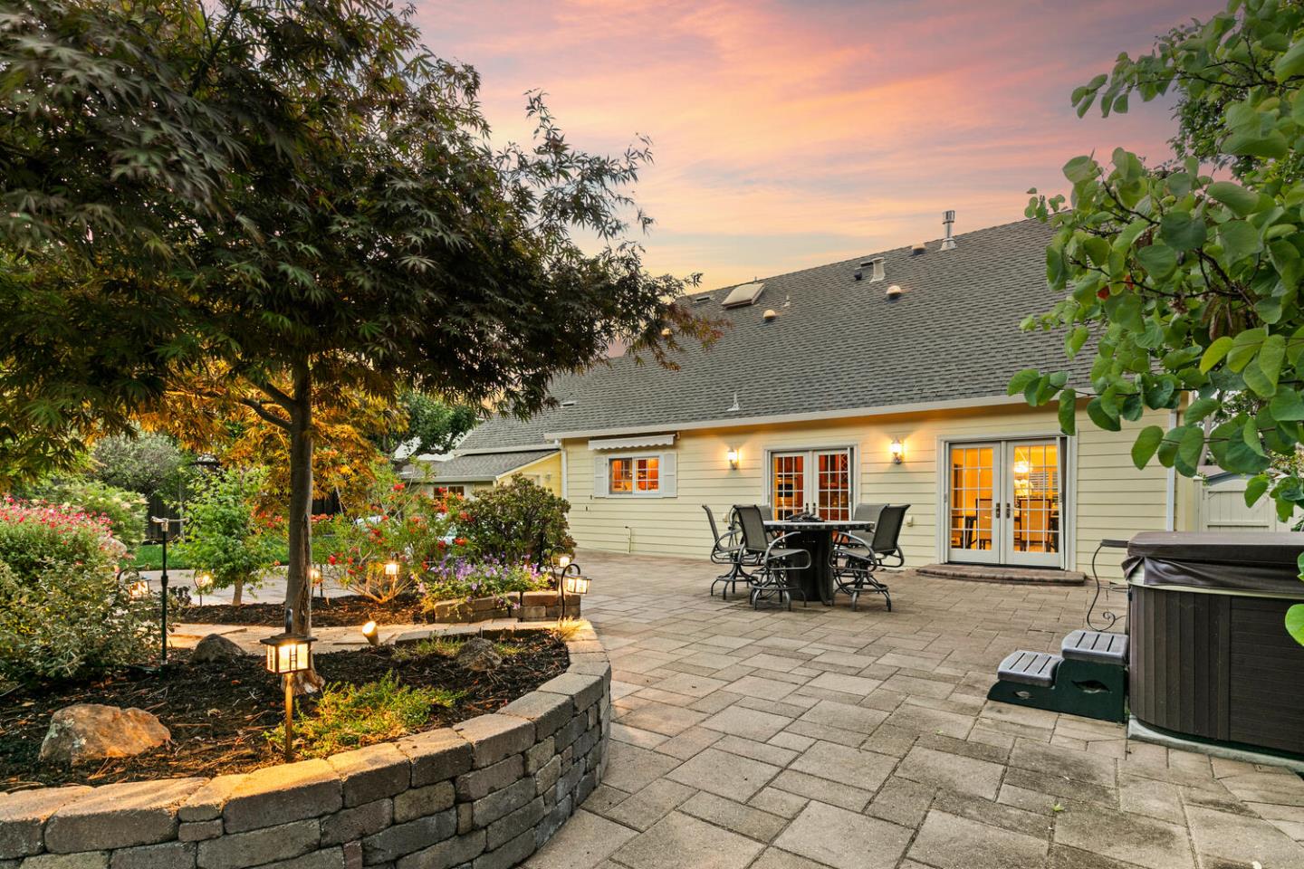 Detail Gallery Image 36 of 42 For 2982 Arguello Dr, Burlingame,  CA 94010 - 3 Beds | 2/1 Baths